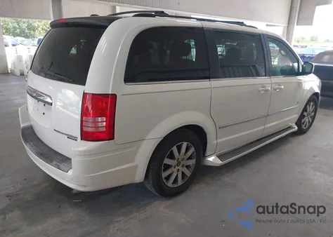 2009 Chrysler Town & Country Touring from USA, damaged, VIN 2A8HR54X09R657163